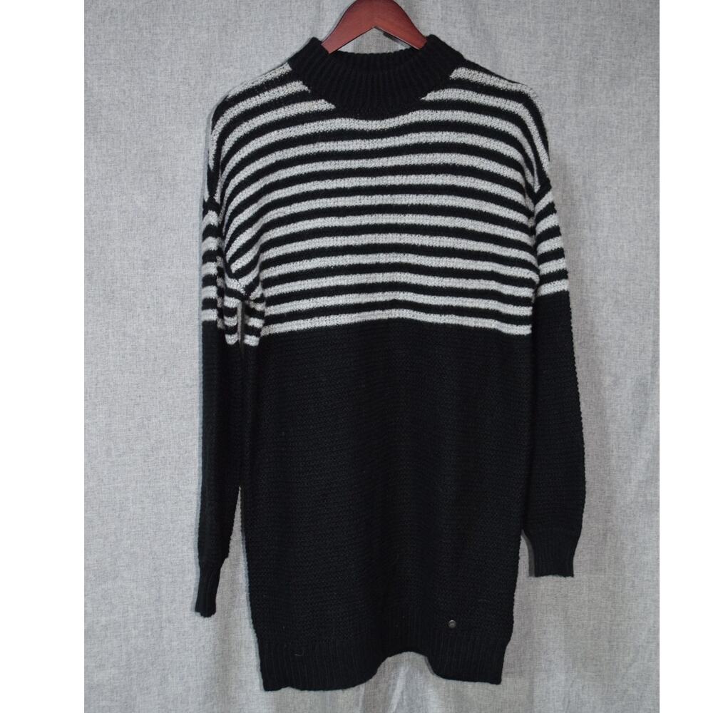 Volcom Black & White Striped Sweater Size Small